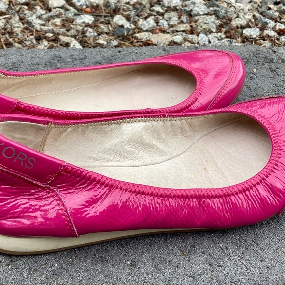 Michael Kors Pink Patent Flats shoes - Picture 2 of 4